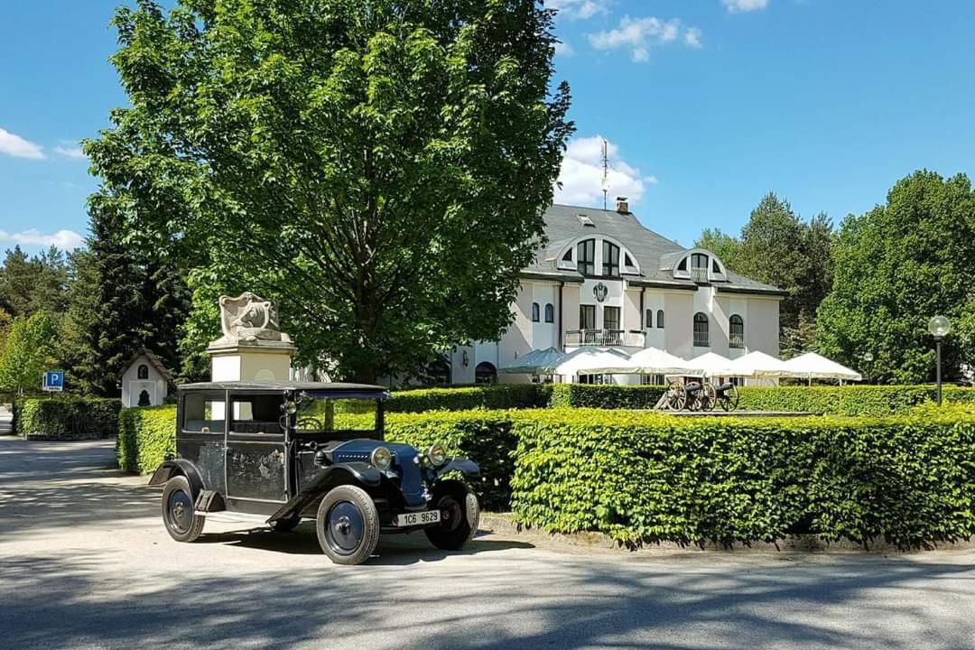 Lesni Hotel Perslak Нова-Бистржіце Екстер'єр фото