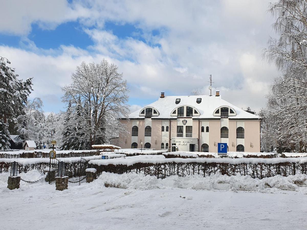 Lesni Hotel Perslak Нова-Бистржіце Екстер'єр фото
