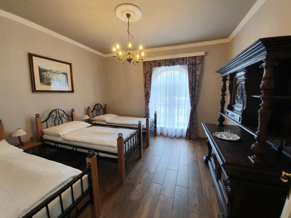 Lesni Hotel Perslak Нова-Бистржіце Екстер'єр фото
