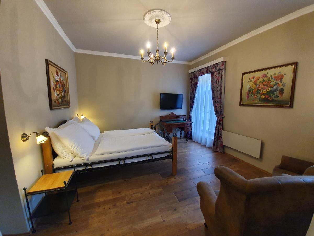 Lesni Hotel Perslak Нова-Бистржіце Екстер'єр фото