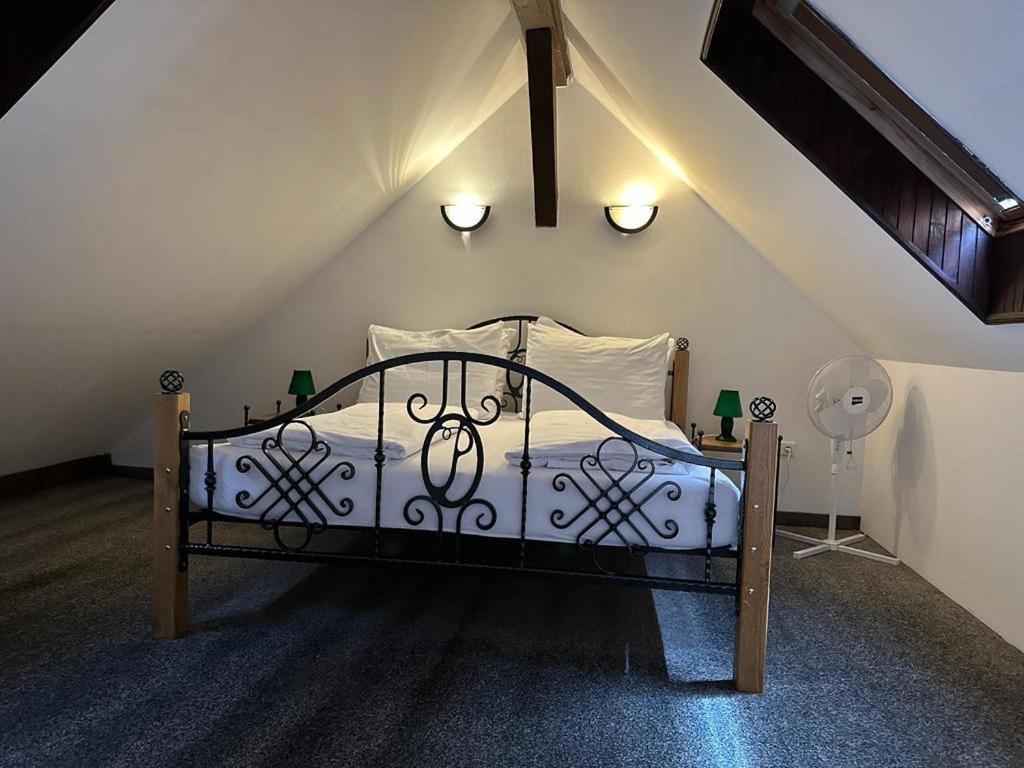 Lesni Hotel Perslak Нова-Бистржіце Екстер'єр фото