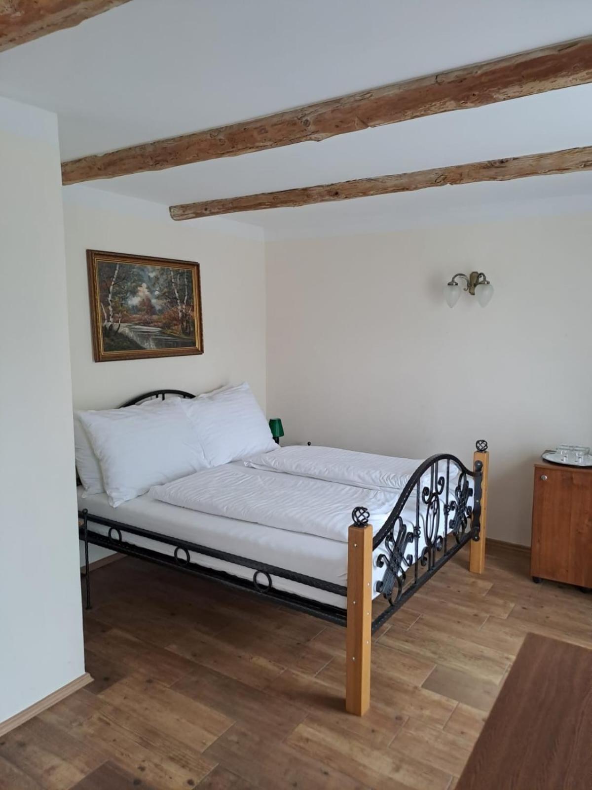 Lesni Hotel Perslak Нова-Бистржіце Екстер'єр фото