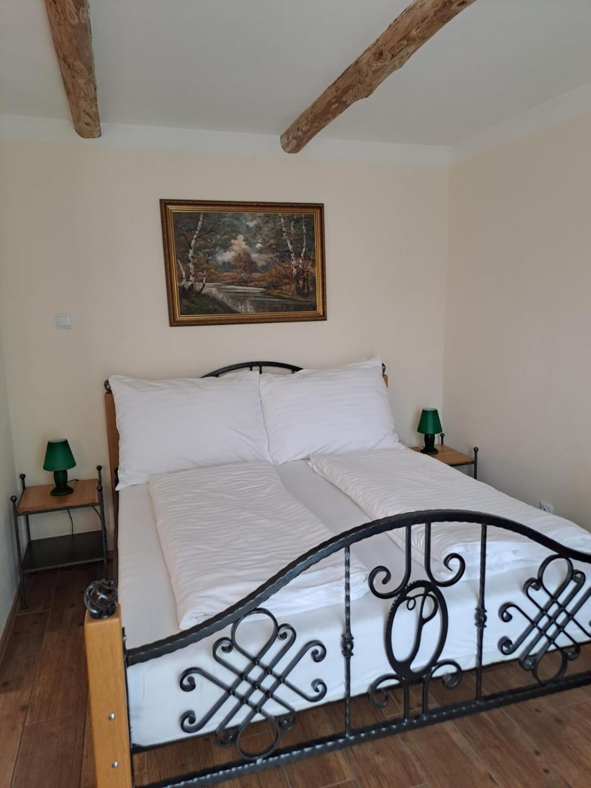 Lesni Hotel Perslak Нова-Бистржіце Екстер'єр фото