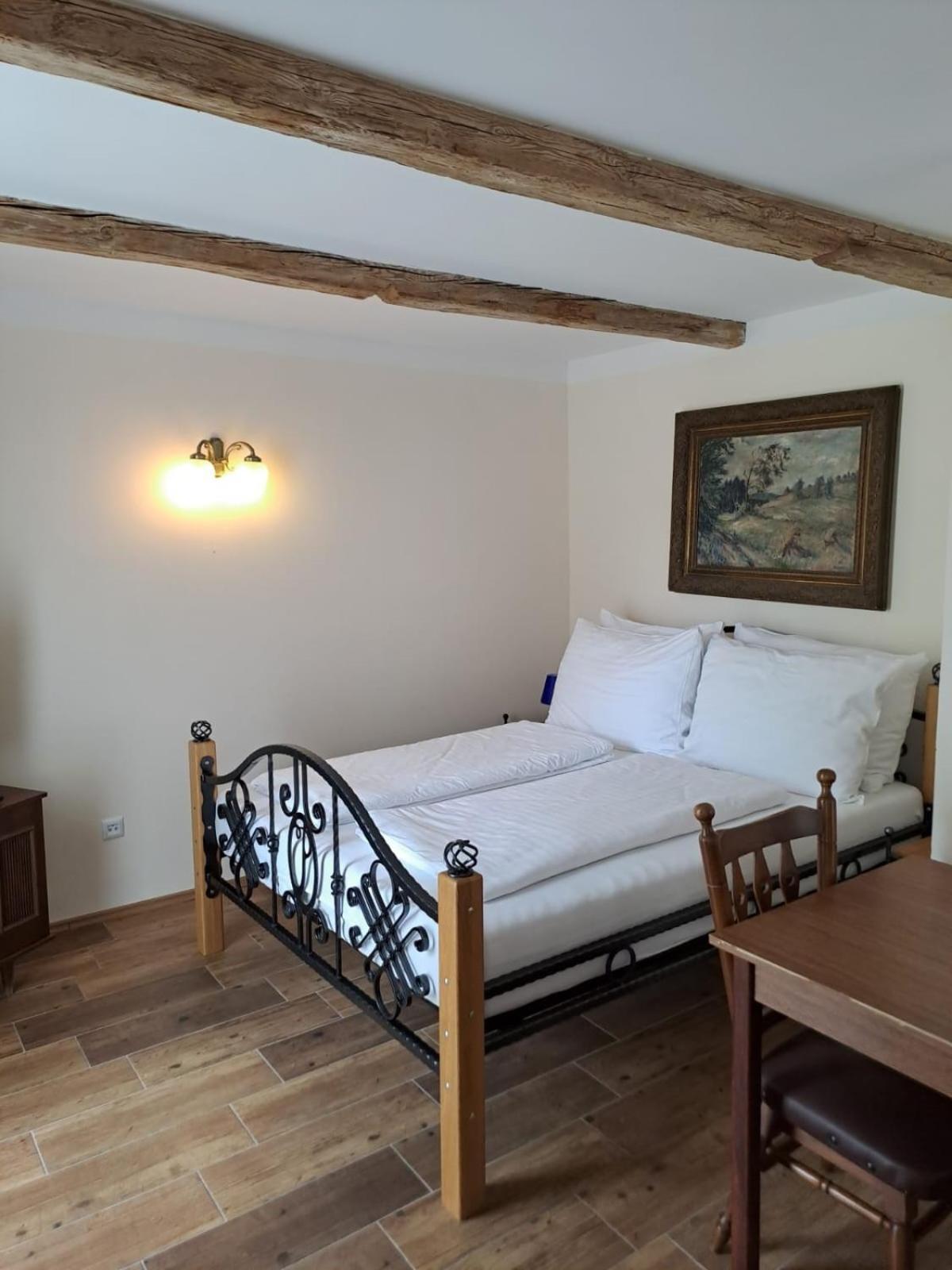 Lesni Hotel Perslak Нова-Бистржіце Екстер'єр фото