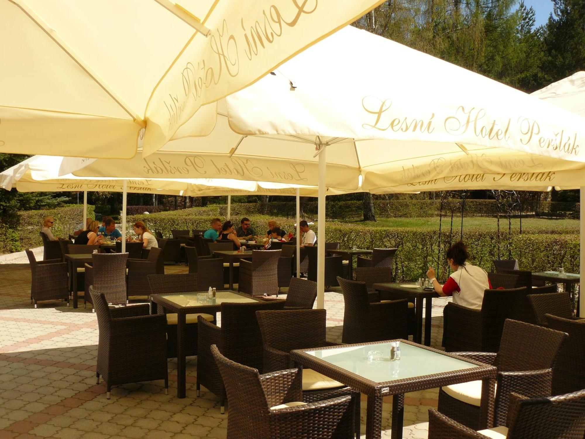 Lesni Hotel Perslak Нова-Бистржіце Екстер'єр фото