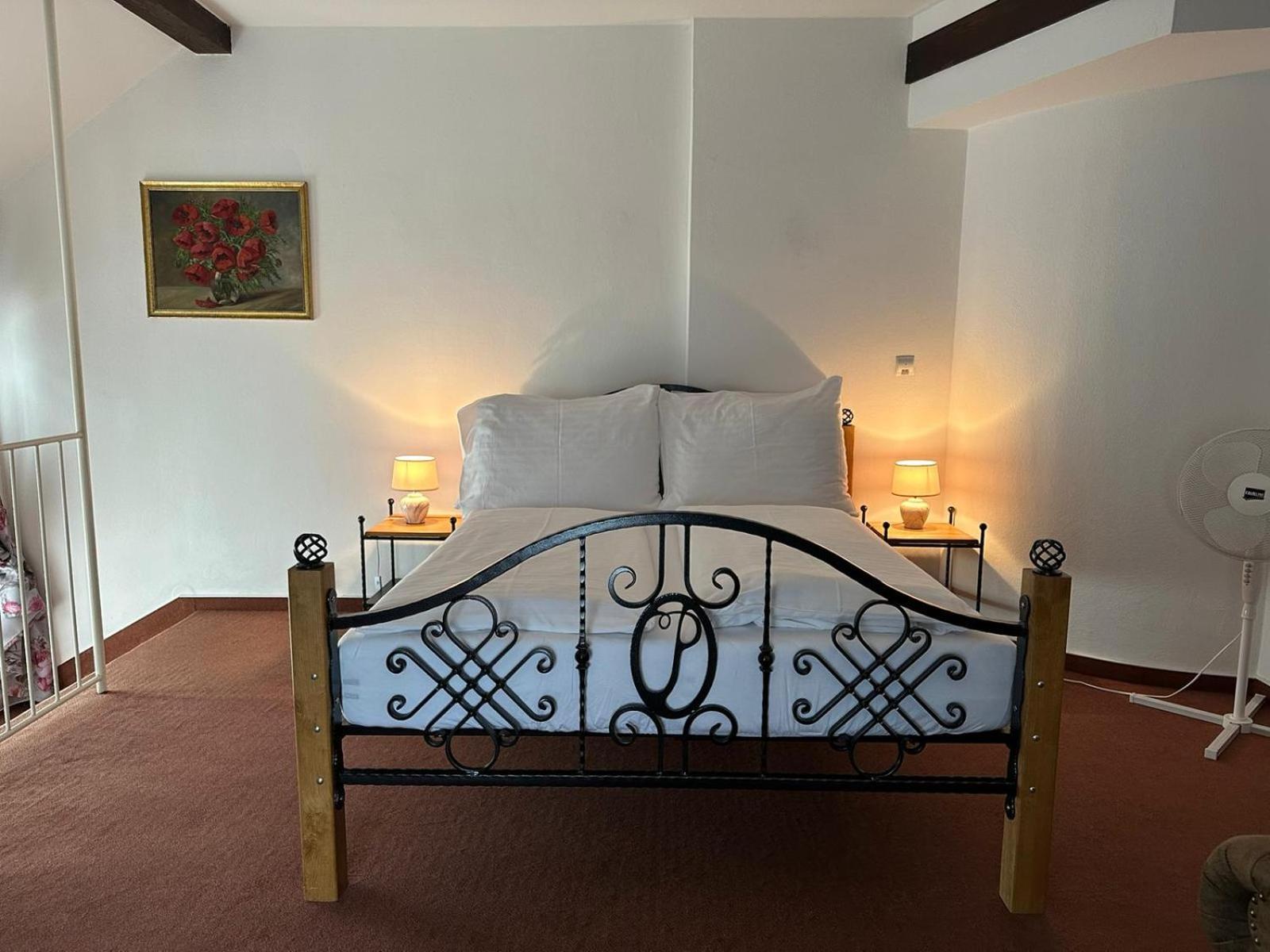 Lesni Hotel Perslak Нова-Бистржіце Екстер'єр фото