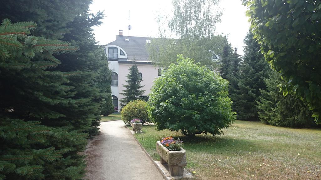 Lesni Hotel Perslak Нова-Бистржіце Екстер'єр фото